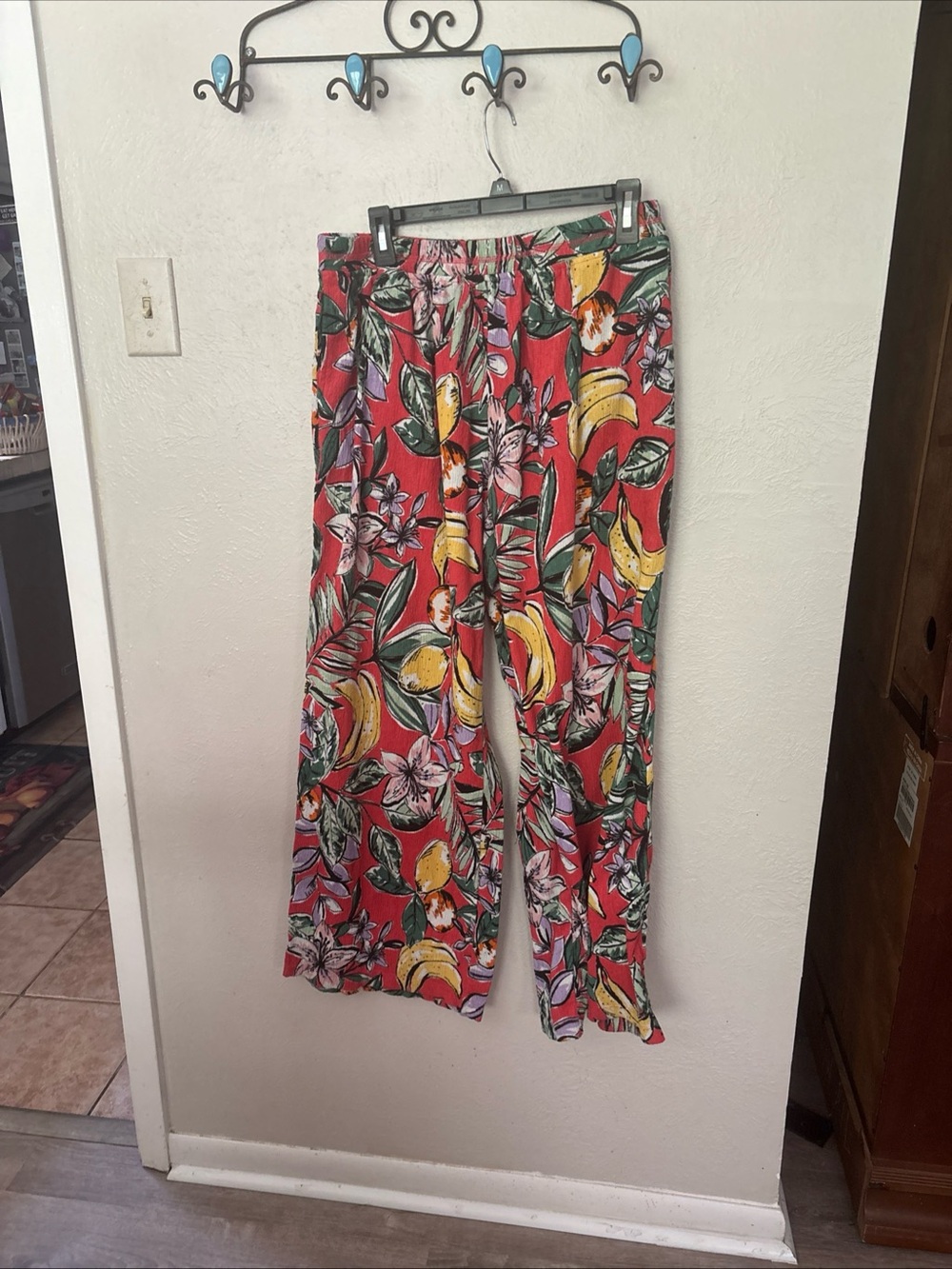 Size large tropical, wide leg women’s pants.